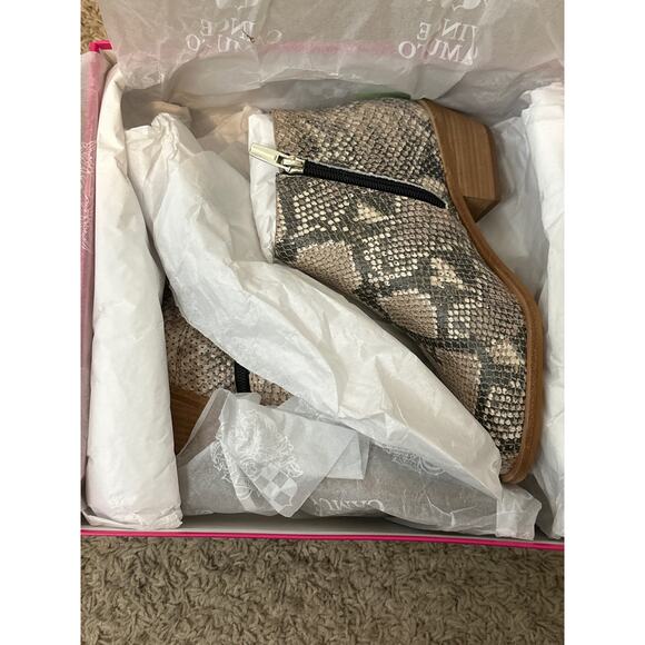 Vince Camuto Arendara Warm Roccia Snake Print Leather Booties Size 6.5M New - Picture 6 of 7